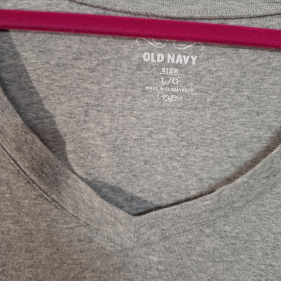 OLD NAVY SIZE LARGE GRAY V-NECK T-SHIRT - Picture 2 of 2